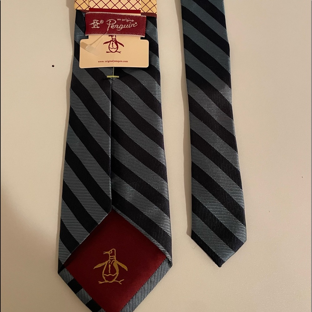 NWT ORIGINAL ON PENGUIN TIE